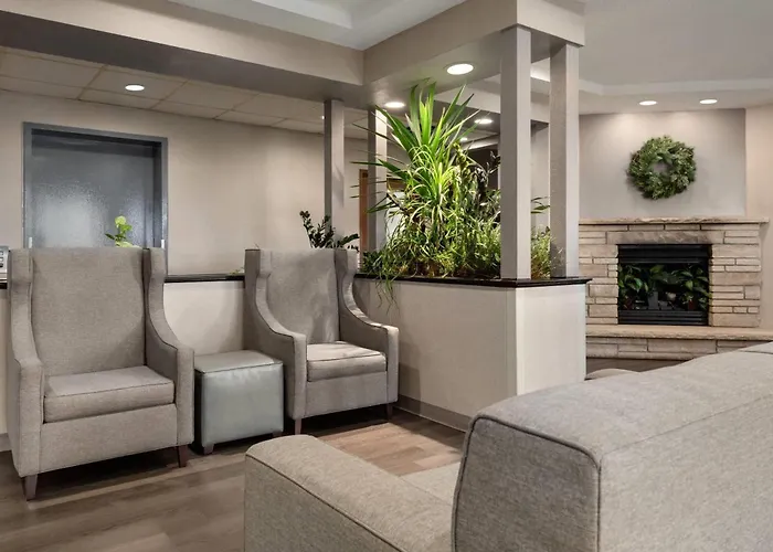 Baymont By Wyndham Hotel Rockford
