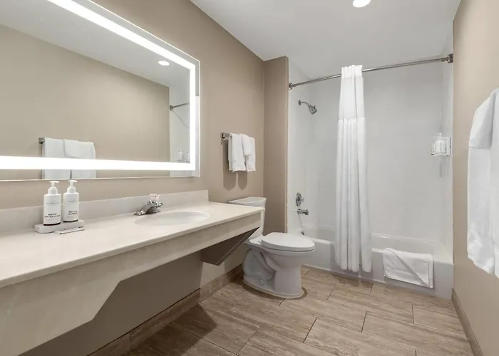 Baymont By Wyndham Hotel Rockford
