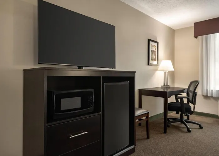 Baymont By Wyndham Rockford