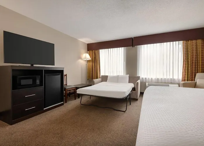 Baymont By Wyndham Hotel Rockford